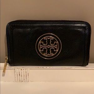 Tory Burch Amanda Zip Wallet